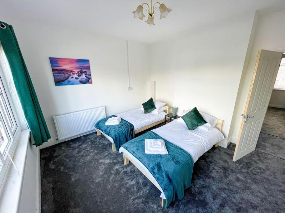 דירות ברמינגהאם Perfect For Contractors & Families! 7 Beds Free Parking מראה חיצוני תמונה