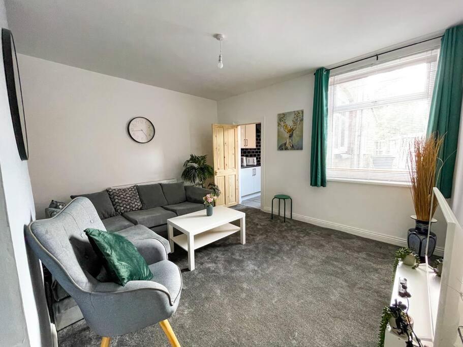דירות ברמינגהאם Perfect For Contractors & Families! 7 Beds Free Parking מראה חיצוני תמונה