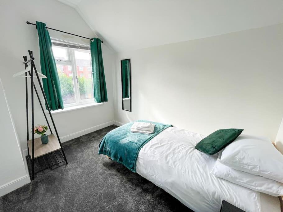 דירות ברמינגהאם Perfect For Contractors & Families! 7 Beds Free Parking מראה חיצוני תמונה