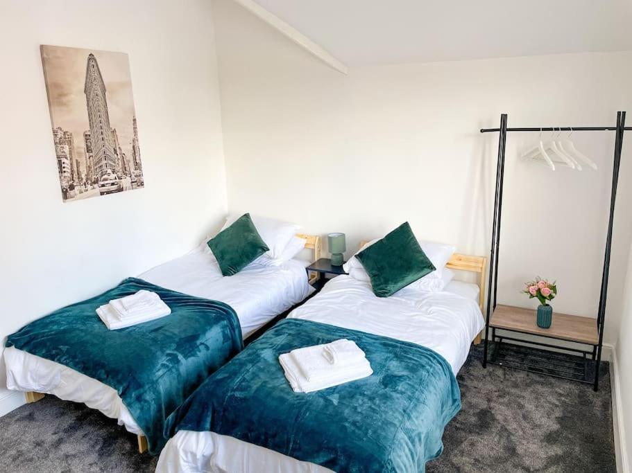 דירות ברמינגהאם Perfect For Contractors & Families! 7 Beds Free Parking מראה חיצוני תמונה